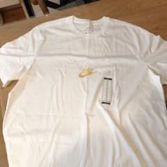 国内未入荷　NIKEネックレス刺繍TシャツusサイズのXLのサムネイル