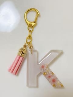 ドライフラワー入りイニシャルキーホルダーKのサムネイル