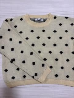 ドット柄クリーム色ニットセーターのサムネイル