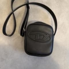 DIESEL ブラック ショルダーバッグ フェイクレザー コンパクトのサムネイル