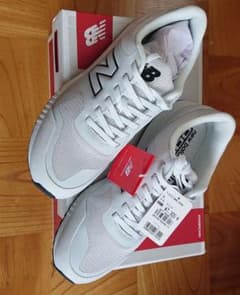 new balance スニーカーのサムネイル