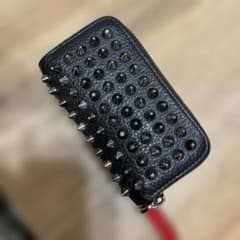 ルブタン　スタッズ付きブラックレザー　キーケースのサムネイル