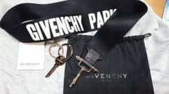 ゆうすけ様専用 Givenchy ネックストラップ 17ss 正規品のサムネイル