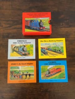 希少品　機関車トーマス　ビンテージ　ミニ絵本　4冊　海外版 希少品 機関車トーマス ビンテージ ミニ絵本 4冊 海外版 - メルカリ