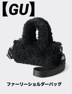 美品【GU】ファーリーショルダーバッグ　ブラックのサムネイル