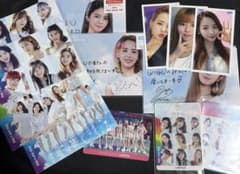 NiziU サイン入り写真セットのサムネイル