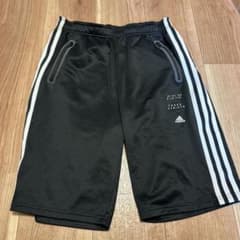 adidas ハーフパンツ　膝丈