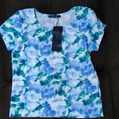 イング⭐花柄　Tシャツのサムネイル