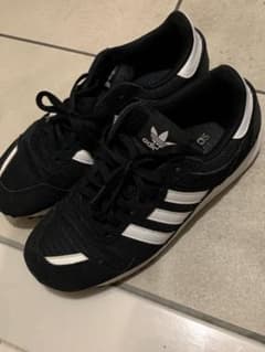 adidas スニーカー ブラック ホワイトのサムネイル