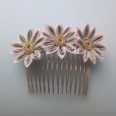 つまみ細工 髪飾り コーム 3連 花 ピンクのサムネイル