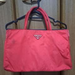 [最終値下げ]　大人気　PRADA レッド ハンドバッグのサムネイル
