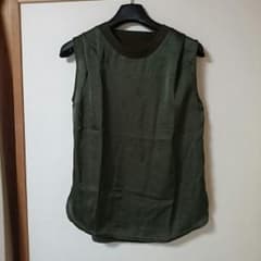 よた様専用　ジーナシス　カーキ　トップスのサムネイル