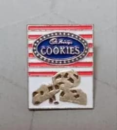 Cadbury COOKIES ピンバッジ - メルカリ