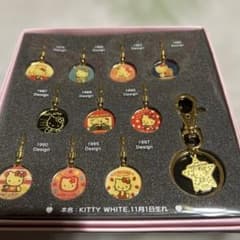 ハローキティ25周年ファスナーアクセサリーセット - メルカリ