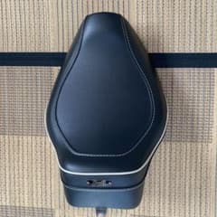 メルカリ市値下　ハーレーダビットソン　シート　スポーツスター　　Ｋ&Ｈ　k&h K&H ハーレー用シート ブラック ホワイトパイピング - メルカリ