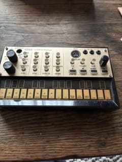 KORG volca keys アナログシンセサイザー 本体 - メルカリ