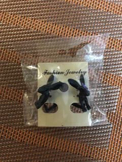 ウサギ　ピアス　黒　新品未使用　うさぎのサムネイル