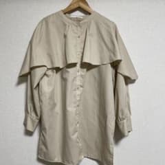 ベージュ フリル 七分袖シャツのサムネイル