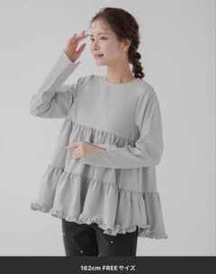 【美品】Fitmore スリットスリーブ裾フリルティアードブラウスのサムネイル