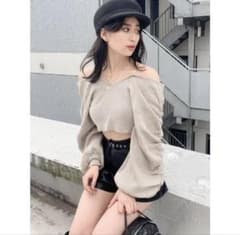 GYDA アームギャザーオフショルニット TOPSのサムネイル