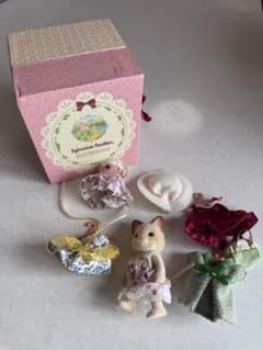 シルバニアファミリークラブ　会員特典　クリームネコのお姉さん　ドレッサーボックス