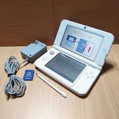 ☆☆任天堂3DSLL ホワイト☆充電器＆送料無料のサムネイル