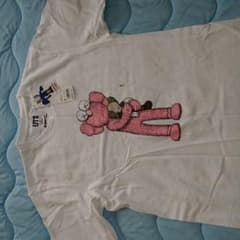 ☆UNIQLO☆カウズTシャツ☆のサムネイル