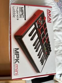 AKAI MPK mini MIDIキーボードのサムネイル