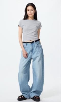 UNIQLOバギーバレルレッグジーンズ　ライトブルーのサムネイル