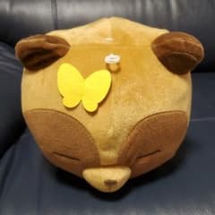 タヌキとキツネ　めちゃでかぬいぐるみ　蝶々とたぬきのサムネイル