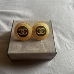 CHANEL ゴールド ブラック イヤリングのサムネイル