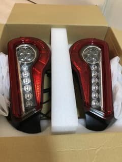 ※値下げ※☆新品☆ トヨタ 86 後期 純正テールランプ BRZのサムネイル
