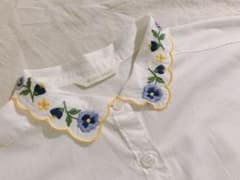 刺繍襟の半袖ブラウスのサムネイル