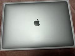 MacBook Pro (15インチ, 2018) 16GB 256GBのサムネイル