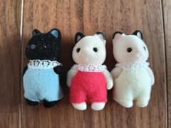 で*ん様 シルバニアファミリー 猫の人形3体セットのサムネイル