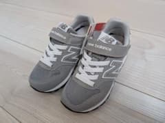 【新品未使用】New Balance 996 キッズスニーカー グレー 17cmのサムネイル
