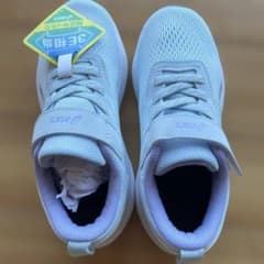 新品 asics LAZERBEAM 1154A228 19センチのサムネイル