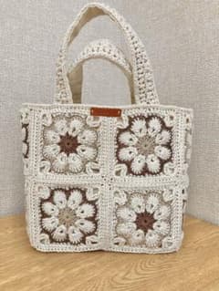 ハンドメイド　アフリカンフラワー　かぎ針編みトートバッグ　コットン毛糸のサムネイル