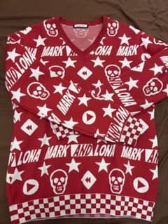 MARK & LONA スカル スター柄 Vネックニット レッド 48 - メルカリ