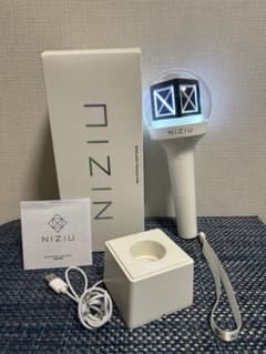 NiziU ペンライト NiziU OFFICIAL LIGHT STICK - メルカリ