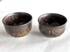 瀬戸焼 水野寿山 窯変黒釉 ぐい呑 2客 酒器 在銘 昭和中期 ☆週末特割！ 瀬戸焼 水野寿山 窯変黒釉 ぐい呑 2客 酒器 在銘 昭和