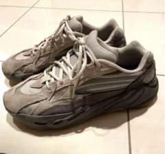 yeezy boost 700v2 27.5のサムネイル