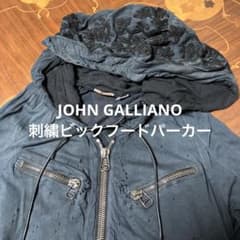 激レアJOHN GALLIANO 刺繍ビックフーディパーカー - メルカリ