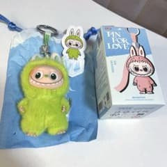 【新品】らぶぶ　イニシャルV PIN FOR LOVEのサムネイル