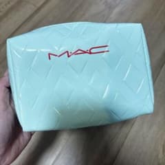 MAC マック キルティングポーチ コスメポーチ 水色 購入特典 ノベルティのサムネイル