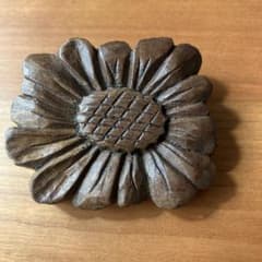 おまとめ　ここ様専用　ハンドメイド　ひまわり　木彫りのブローチのサムネイル
