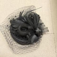 ブラック ミニハット チュール フェザー ヘアクリップのサムネイル