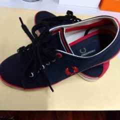 FREDPERRY　フレッドペリースニーカー　軽量ネイビー色　23センチのサムネイル