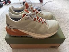 KEEN スニーカー メンズ