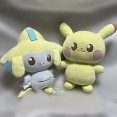 지라치와 피카츄 인형 세트
